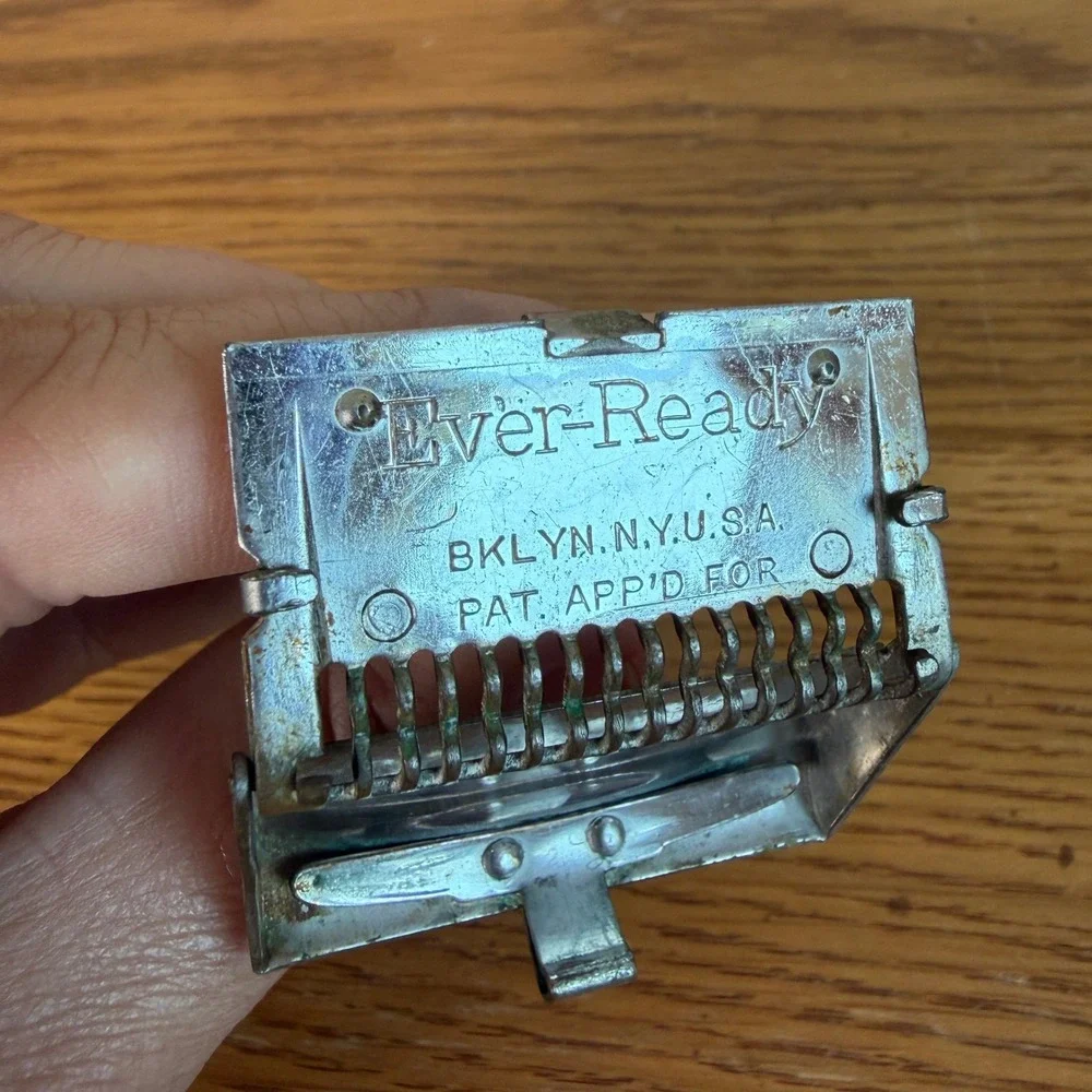 Vintage Ever Ready Single Brooklyn NY Edge Safety Razor Silver Tone Opening